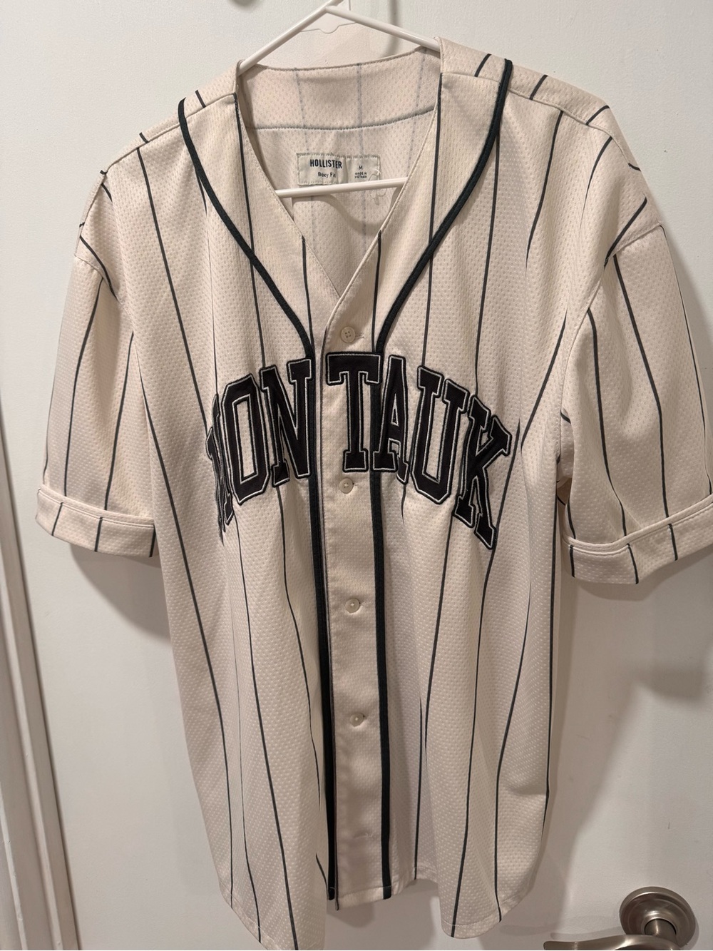 Hollister Montauk Pinstripe Baseball Jersey - Cream & Black